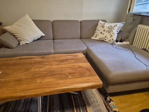 Graues Ecksofa mit Recamiere