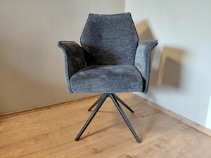 4 neuwertige Esszimmerstühle mit Armlehne
