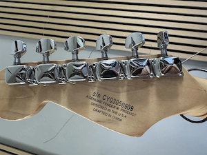 squier by fender bullet strat s n CY03050609 inkl.Verstärker uvm. Bild 4
