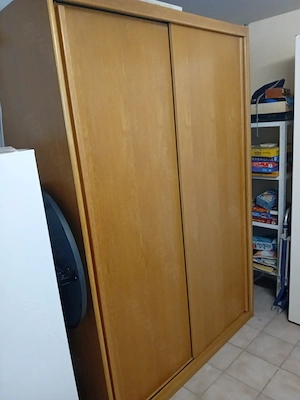 Kleiderschrank - mit Schiebetüren