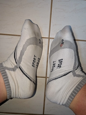 Getragene Sport Sneaker Socken