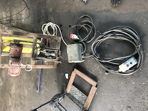 Motorkran Hebekran Ladekran 380 V mit Fernbedienung ( voll funktionsfähig ) + Ersatzmotor