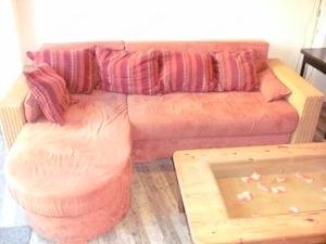 Eck-Couch mit Kissen