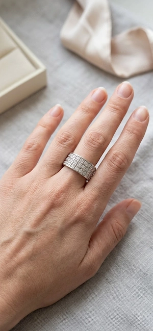 breiter Ring mit Zirkonia Steinen Steel by Christ 
