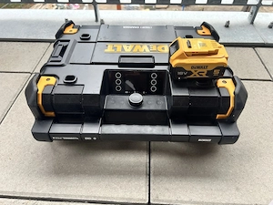 DeWALT DWST1-81078-QW TSTAK Baustellenradio DAB+ Bluetooth inkl. 18V 5.0Ah Akku