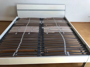 Doppelbett von Musterring 180x 200 cm Weiß mit Lattenrost Beleuchtung