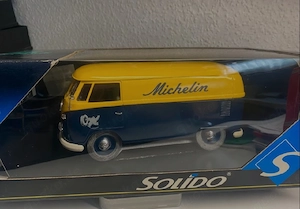 VW T1 Michelin in 1:18 v. Solido
