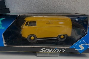 VW T1 Dt. Post in 1:18 v. Solido