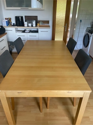 Ausziehbarer Esstisch in Birke-Nachbildung mit 4 Stühlen   175 bis 260 cm