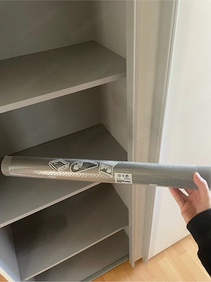 Weißer Wandschrank mit Schiebetüren Bild 5