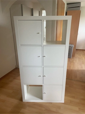 Weißes Wandregal mit 6 Fächern