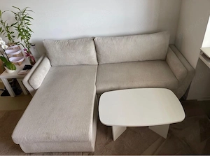 Ecksofa mit Schlaffunktion, Couchtisch und 3 Teppichen Bild 2