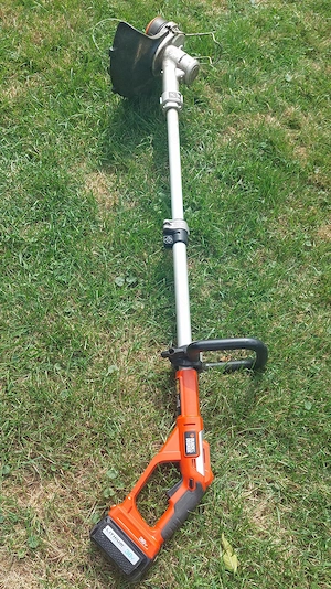 1 gebrauchter Black+Decker Rasentrimmer mit Akku und Ladegerät