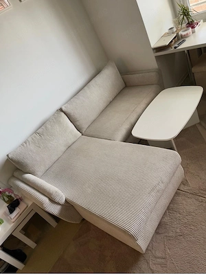 Ecksofa mit Schlaffunktion, Couchtisch und 3 Teppichen
