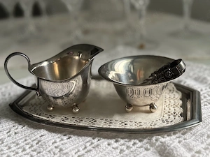 Set versilbert Milchkännchen, Zuckerdose, Tablett