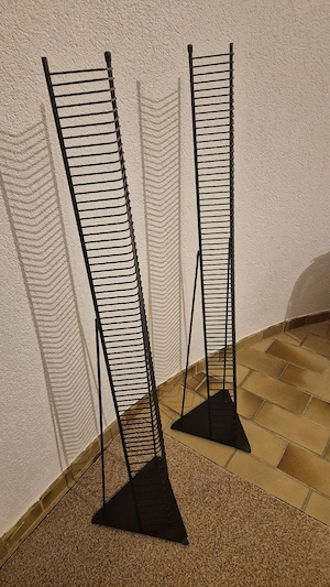 Zwei CD Ständer