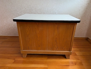 Holztruhe mit Deckel