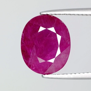 NTE Mozambique Rot Rubin, 5,52 ct, natürlich und unbehandelt, oval, transparent mit Zertifikat