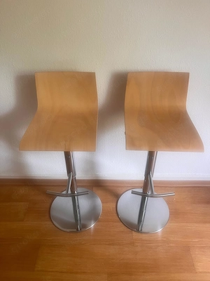 *** Zwei Barhocker ***