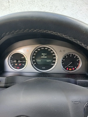 Mercedes C 180 K W204 Linousine Bild 2