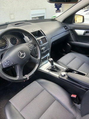 Mercedes C 180 K W204 Linousine Bild 3