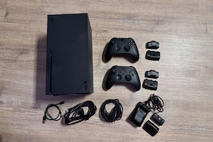 Xbox Series X Konsole mit 1TB SSD Speicher - 2 Controller inklusive Akkus - Ladestation