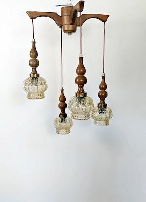 Vintage-Kronleuchter im Mid-Century-Modern-Stil, 4-flammige Pendelleuchte aus Teakholz und bernstein