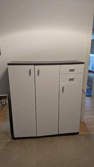 sehr gut erhaltene Schränke  Bild 2