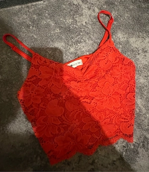 Spitzen-Top in Rot, Größe XS