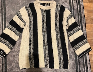 Gestreifter Pullover in Schwarz-Beige