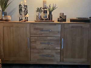 OLDE Sideboard aus massivem Eichenholz von JYSK - 2 Türen 3 Schubladen