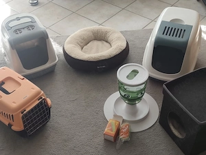 Großes Katzenzubehör-Paket   Toiletten, Transportbox, Catit, Höhle & Feandrea-Bett
