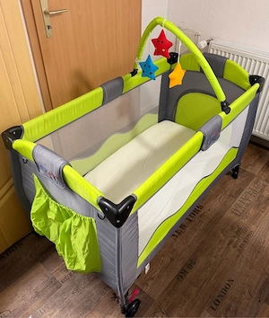 Reisebett   Babybett, klappbar, mit Spielbogen   gut erhalten