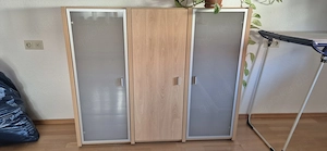 Modernes Highboard  mit 2 Glastüren & Holzoptik zu verkaufen