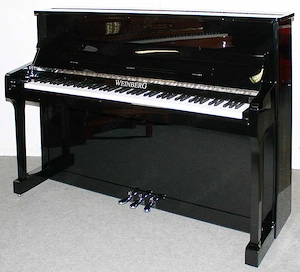 Klavier Weinberg U 110 T, Nr. 23020, Baujahr 2024, schwarz poliert, 5 Jahre Garantie