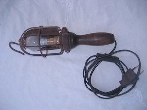 Stallleuchte Stalllampe Handleuchte Leuchte mit Holzgriff Antik