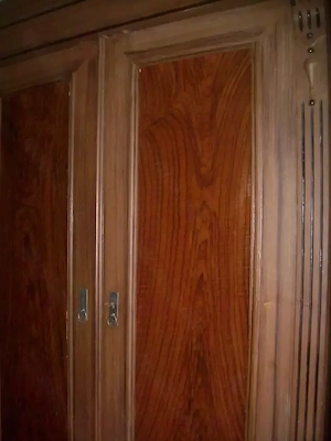 versch.Möbelstck.    Nachlass ---Kileiderschrank 2turig +Bett 450euro----Pflegebett