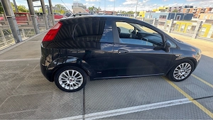 Fiat Grande Punto   gepflegt, viele Teile erneuert, TÜV bis 04 2028