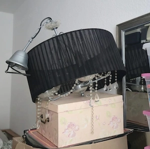 Lampe in schwarz 