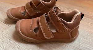 kinderschuhe in braun 