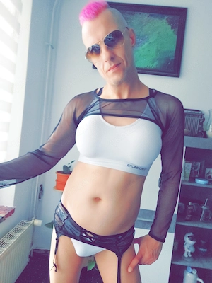 DWT Crossdresser Femboy unkompliziert treffen 