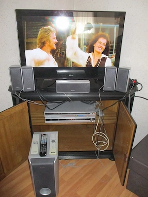 LG Led Tv + Sony DVD Player + 5.1 Anlage + 50 Filme