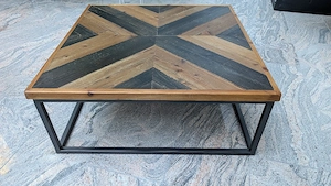 Couchtisch mit Parkett-Muster