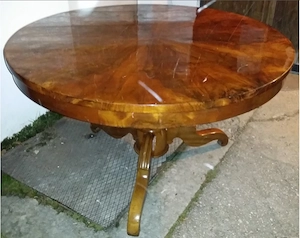Spätbiedermeier-NussbaumTisch um 1860 70
