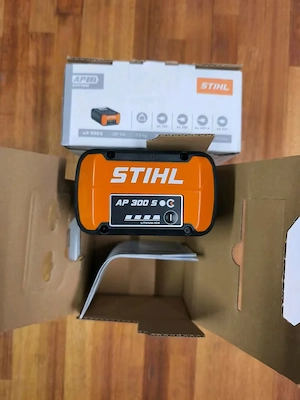 Stihl AP 300 S original verpackt