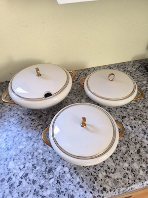 3 Terrinen mit Deckel und Goldrand