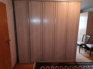 Möbel und Geschirr Bild 4