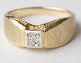 Siegelring mit einem Brillanten 0,15 ct. W SI in 585er-Gelbgold