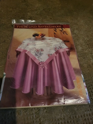 Tisch-und Mitteldecke, original verpackt 