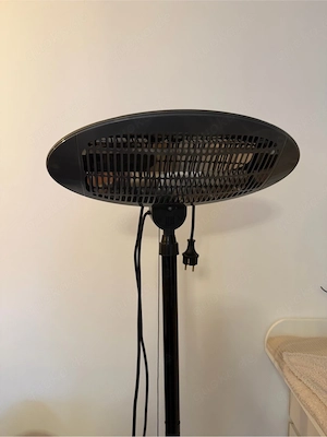 Heizstrahler mit Standfuß für d. Wickeltisch